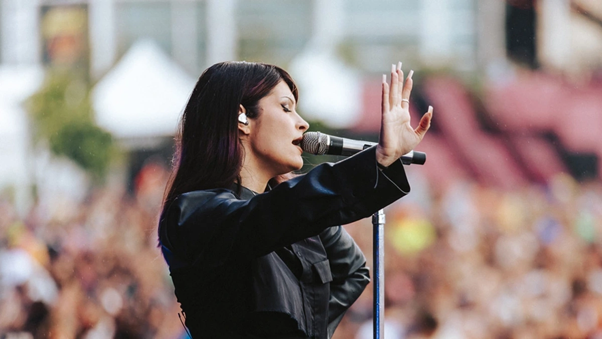 The Early Stages | From Cover Bands to Finding Her Voice