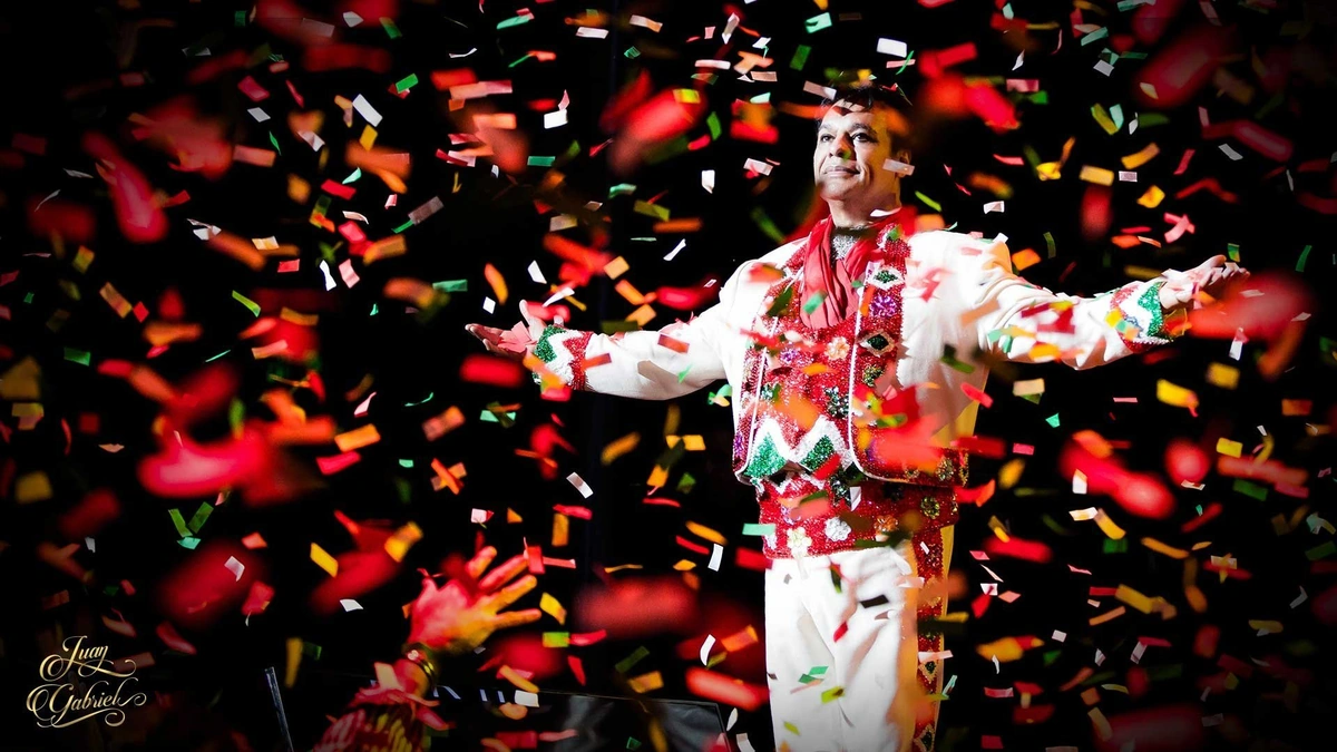 The 'Why' Behind the Enduring Love for El Divo