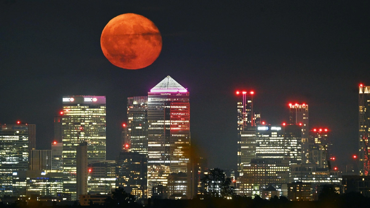The Dance of Light | Understanding the Harvest Moon